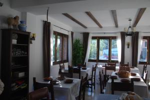 מסעדה או מקום אחר לאכול בו ב-Hotel Rural Don Burguillo