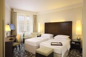 Postel nebo postele na pokoji v ubytování Grand Hotel Bohemia + 37 fotografií