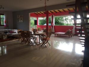 a living room with a table and chairs at Villa Grand Case in Ferry