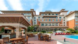 Bazén v ubytování Hyatt Regency Kathmandu nebo v jeho okolí