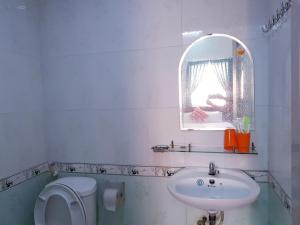 Phòng tắm tại Minh Hien Hotel