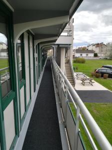 Balkón nebo terasa v ubytování Premiere Classe Vichy - Bellerive Sur Allier
