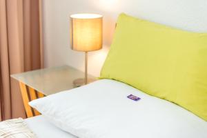 Łóżko lub łóżka w pokoju w obiekcie Landpension Birker - Self Check-In