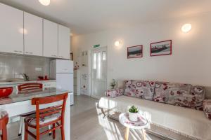 Kuchyň nebo kuchyňský kout v ubytování Apartment Taja, cijela kuća i vrt samo za vas