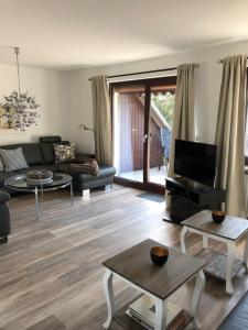 a living room with a couch and a tv at Ferienwohnung An der Jordanshöhe in Sankt Andreasberg