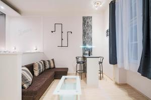A seating area at FREE PARKING, QUIET design flat in the centre