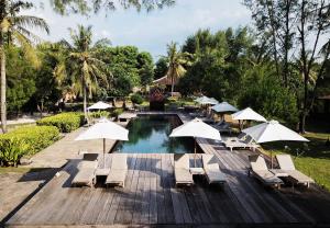 Výhľad na bazén v ubytovaní Desa Dunia Beda Resort alebo v jeho blízkosti