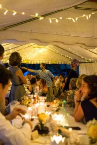 MontferratにあるDomaine de La Magdeleineのテントのテーブル席 +32枚の写真