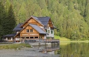 Gallery image of Rifugio Lago Nambino in Madonna di Campiglio