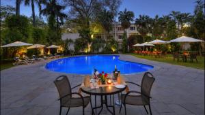 Bazén v ubytování Hotel Clarks Varanasi Limited nebo v jeho okolí