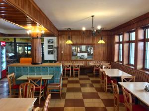 Majoituspaikan Panoramarestaurant Kaiser Franz-Josefs-Höhe ravintola tai vastaava paikka