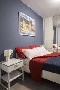 A bed or beds in a room at Full center of Las Americas, renovated, high floor