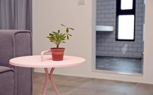 Ein Sitzbereich in der Unterkunft Less is more