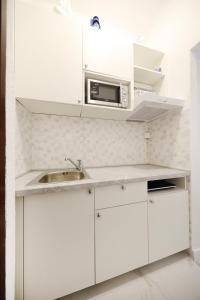 Kuchyňa alebo kuchynka v ubytovaní Sea View Studio Apartment + 31 fotografií