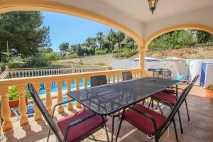 Hermosa - this lovely detached holiday property in Benissaにあるバルコニーまたはテラス
