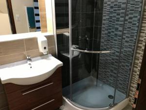 A bathroom at Kálvária Apartman