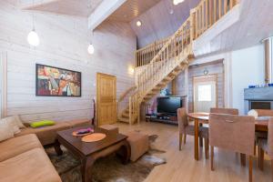 a living room with a couch and a dining room at LevinSatu: SeLevi and TaLevi Apartments in Levi