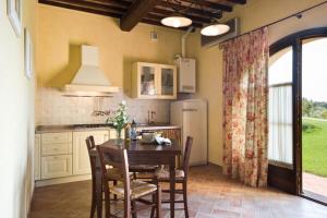 A kitchen or kitchenette at Agriturismo L'Antica Fornace
