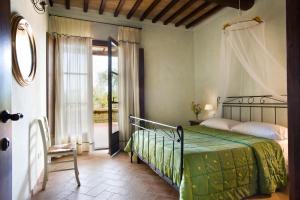 A bed or beds in a room at Agriturismo L'Antica Fornace