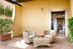 A seating area at Agriturismo L'Antica Fornace