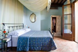 A bed or beds in a room at Agriturismo L'Antica Fornace