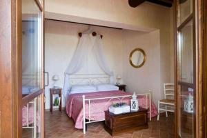 A bed or beds in a room at Agriturismo L'Antica Fornace