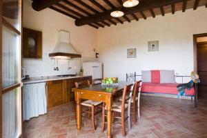 A kitchen or kitchenette at Agriturismo L'Antica Fornace