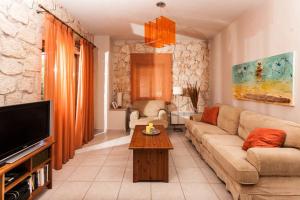 シビリにあるLuxurious Stone Houseのギャラリーの写真