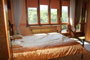 Posteľ alebo postele v izbe v ubytovaní Apartament w Kozubniku z widokiem na góry