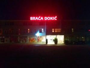 a braccada doozy sign on a building at night at Guesthouse Đokić in Leskovac