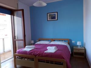 Rúm í herbergi á Pensione Nettuno