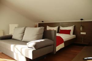 Letto o letti in una camera di Frühstückspension Bachseitenhof