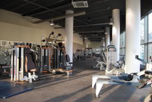 Posilňovňa alebo fitness centrum v ubytovaní Clarion Congress Hotel Prague
