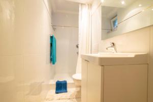Ένα μπάνιο στο Meerbusch Apartments - 20 Min Messe DUS