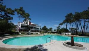 a large swimming pool in front of a building at Bungalow B1 em Fão - Ofir by Ana Ferro Rentals in Ofir