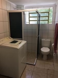 Koupelna v ubytování Confortável Residencia em Carlos Barbosa + 7 fotografií