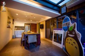 a dining room with a table and a kitchen at Timing House in Yuchi