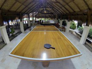 Lauatennis majutusasutuses Istana Ombak Eco Resort või selle läheduses
