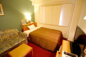 מיטה או מיטות בחדר ב-Smile Hotel Tokyo Shinkoiwa