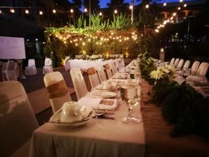 Restaurace v ubytování Cakra Kembang Hotel + 20 fotografií