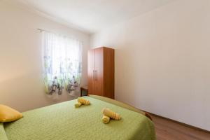 Ein Bett oder Betten in einem Zimmer der Unterkunft Apartments Petra