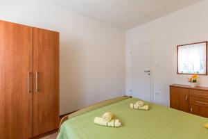 Ein Bett oder Betten in einem Zimmer der Unterkunft Apartments Petra