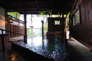 a house with a pond in the middle of a yard at Sanso Tensui in Hita