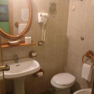 A bathroom at Hotel Pavia