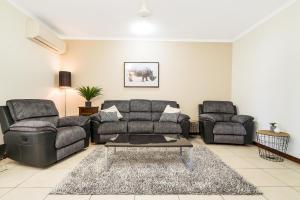Huge CBD Top Floor Apartment with Breath Taking Views! 휴식 공간