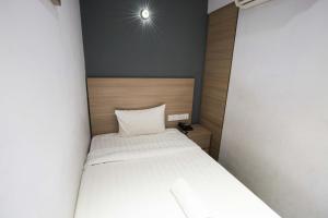 Postel nebo postele na pokoji v ubytování Hotel 99 Kota Kemuning