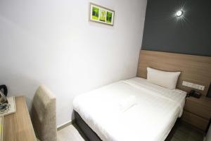 Postel nebo postele na pokoji v ubytování Hotel 99 Kota Kemuning