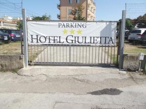 Certifikát, hodnocení, plakát nebo jiný dokument vystavený v ubytování Hotel Giulietta