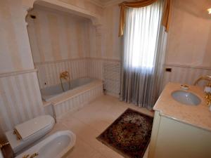 Kúpeľňa v ubytovaní Apartment in Franciacorta near Lake Iseo