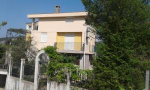 Budova, kde se apartmán nachází + 20 fotografií